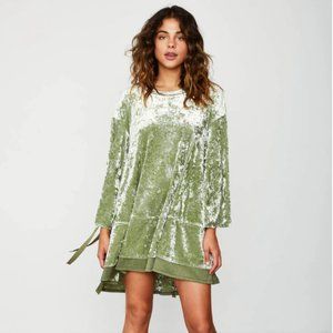 We Are Hah - Stunning Velvet Dress Size 8-10 (M)